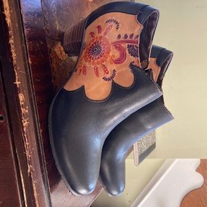 Brand new Socofy shoes. $90 on socofy website.